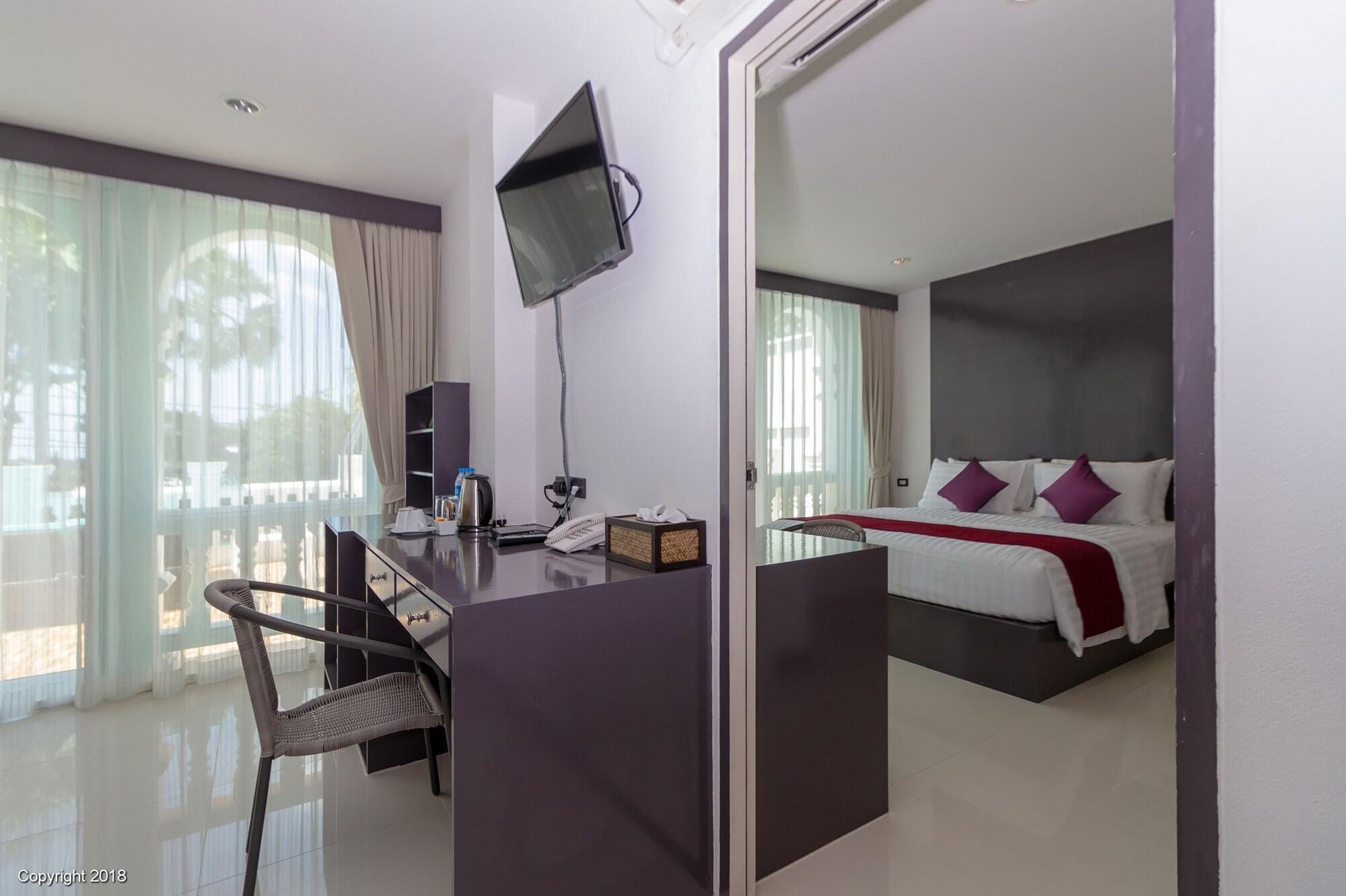 Modern Living Hotel Phuket Esterno foto